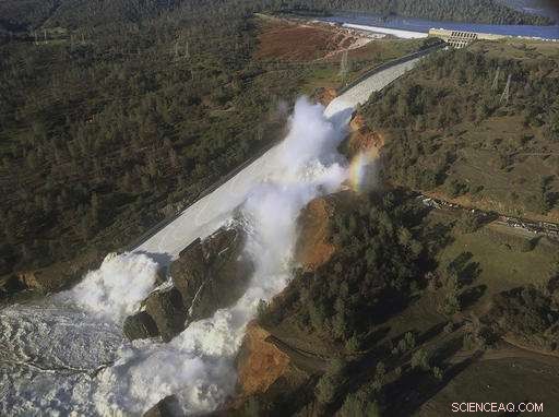 188,000 Residents Ordered to Evacuate Near Northern California Dam Due to Spillway Risk