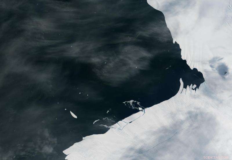 Pine Island Glacier s Aftershock Generates New Antarctic Iceberg