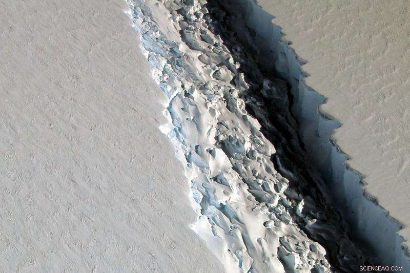 Antarctic Ice Shelf Crack Grows: Experts Warn of Potential Iceberg Breakoff