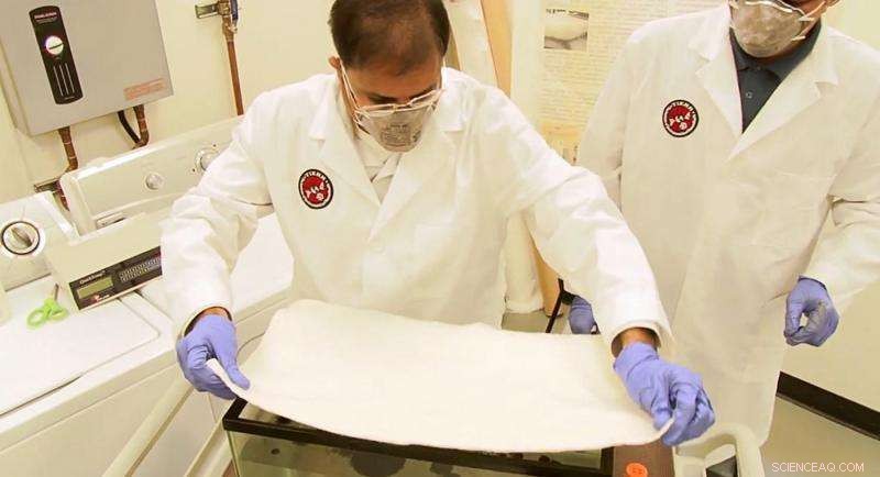 Research Finds Fine Raw Cotton Most Effective for Oil Spill Cleanup