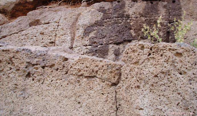 New Insight: Bubble Formation Revealed in Hardening Lava