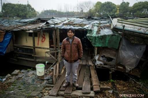 Shanghai’s River Clean‑Up Leaves Boat‑Dwellers Uncertain