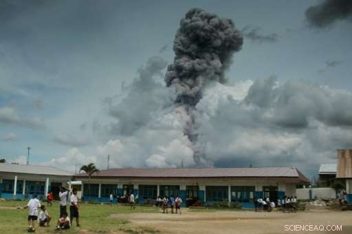 Sumatra’s Mount Sinabung Ignites Fresh Eruptions, Sending Thick Smoke and Ash Skyward