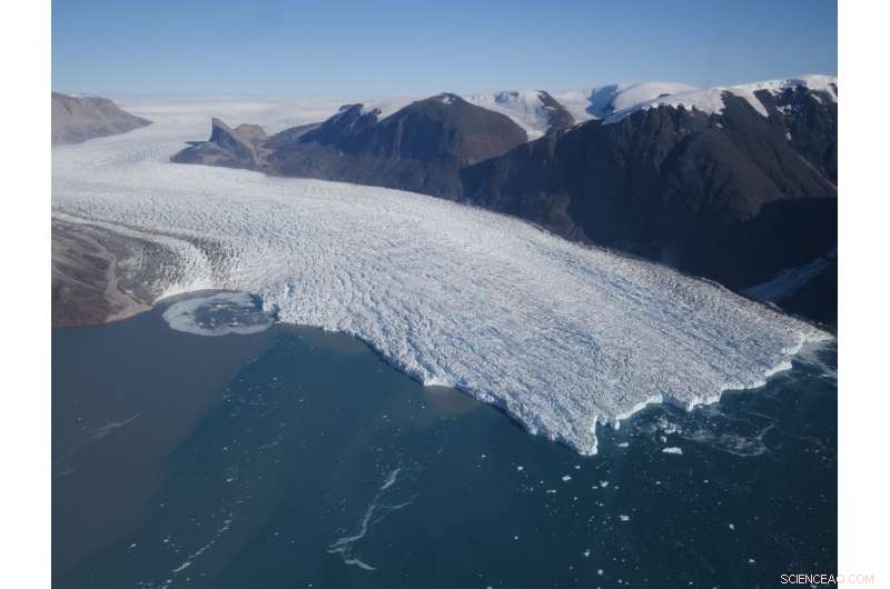 Glacier Geometry Predicts Thinning Risk in West Greenland
