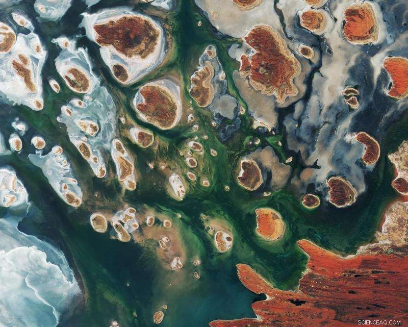 Lake MacKay, Australia: High‑Resolution Copernicus Sentinel‑2B Satellite Image