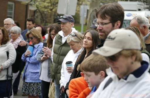 Historic 600-Year-Old White Oak Tree in Basking Ridge, N.J., Carefully Removed After Decades of Service