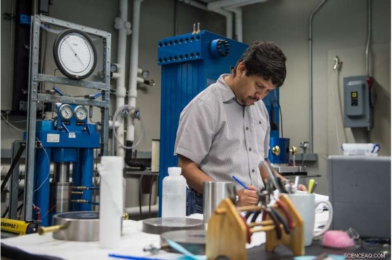 New Study Reveals Early Organic Carbon Sequestered Deep in Earth s Mantle