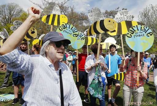 Thousands Brave Harsh Weather to Protest Trump’s Climate Policies Nationwide