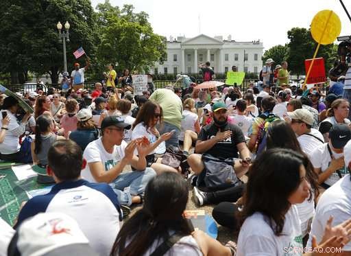 Thousands Brave Harsh Weather to Protest Trump’s Climate Policies Nationwide