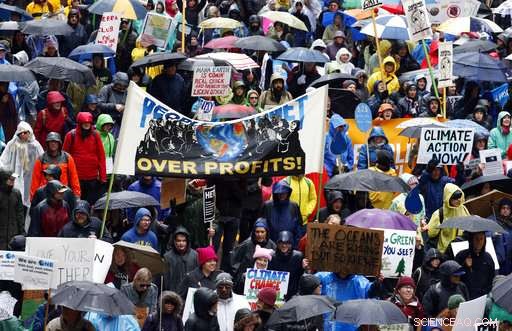 Thousands Brave Harsh Weather to Protest Trump’s Climate Policies Nationwide