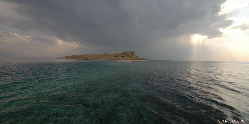 Porewater Salinity Unlocks 250,000 Years of Lake Van s Climate History