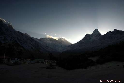 American Mountaineer Killed on Everest; Indian Companion Missing