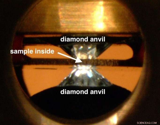 Scientists Reveal the Cause of Slow Rock Flow in Earth s Middle Mantle