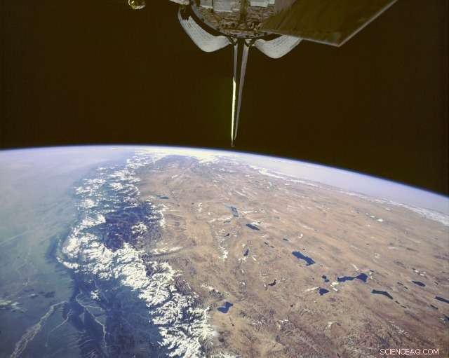 Seismic CT Scan Reveals Rapid Uplift of Southern Tibet in Last 10 Million Years