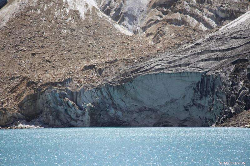 Palcacocha Icefalls Highlight Peruvian Glacier Hazards