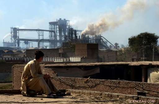 Pakistan Faces Severe Air Pollution: Citizens Demand Cleaner Air