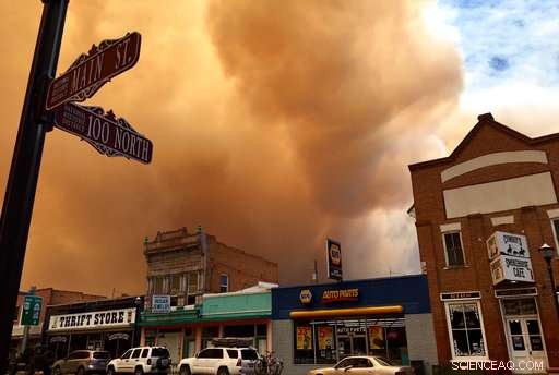 Utah Evacuees Observe Rising Flames as Smoke Thickens During Brian Head Fire