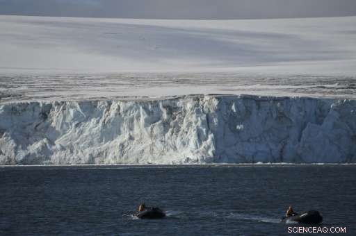 Massive Antarctic Ice Block Threatens Detachment Amid Rapid Warming