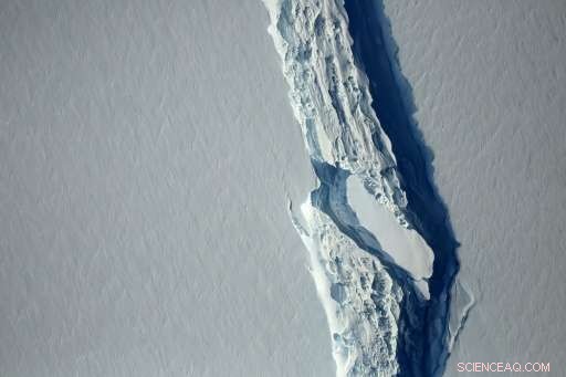 Massive Antarctic Iceberg Detaches, Weighing a Trillion Tonnes