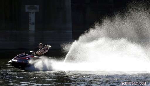 Portland Revives Willamette River, Encourages Residents to Swim