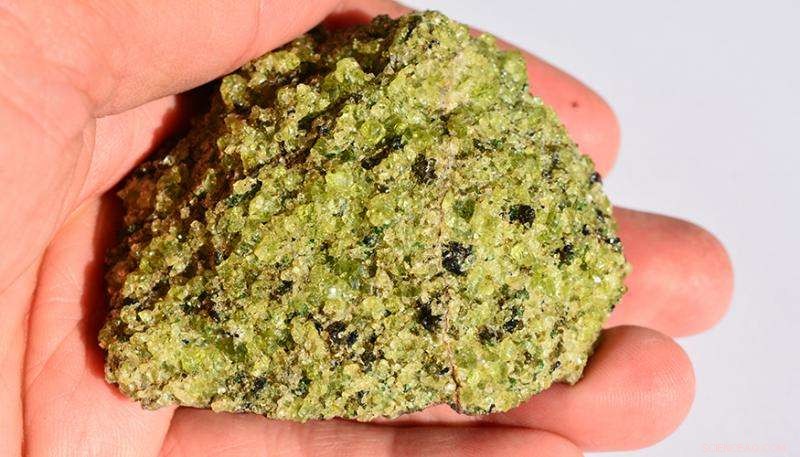 Electrical Conductivity Reveals Hidden Water Distribution Within Earth s Mantle