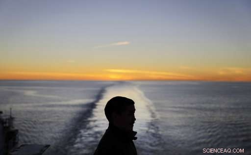 Midnight Sun in the Arctic: Stunning Photographic Expedition