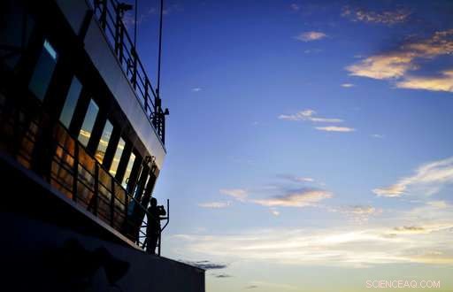 Midnight Sun in the Arctic: Stunning Photographic Expedition