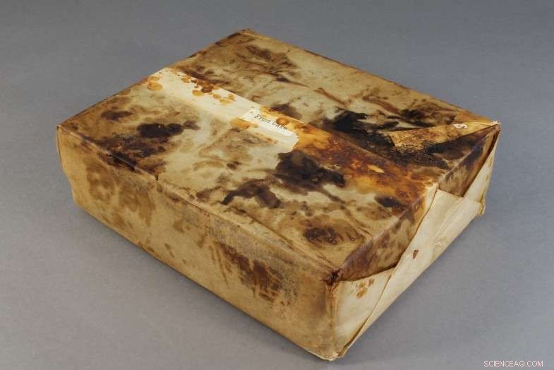 Historic 100‑Year‑Old Fruit Cake Unearthed at Cape Adare