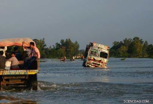South Asian Flood Crisis: Fatalities Exceed 1,000 Amid Monsoon Disaster