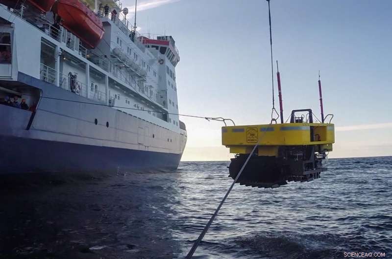 Alfred Wegener Institute Recovers Underwater Robot Tramper After Deep-Sea Mission
