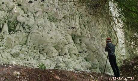 Imperial College Scientists Discover Fossilized Cosmic Dust in Dover s White Cliffs