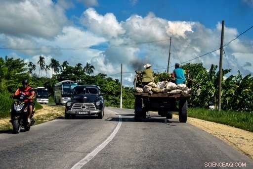 Cubans Show Ingenuity and Solidarity as They Prepare for Hurricane Irma