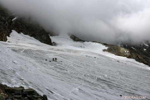 Swiss Authorities Evacuate Trift Glacier Area Amid Collapse Warning