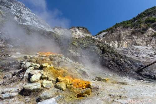 Researchers Identify Likely Magma Source Beneath Italy’s Supervolcano