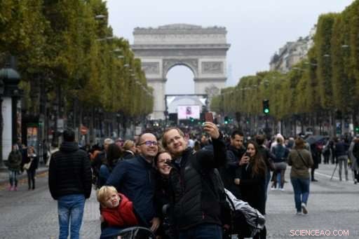 Paris Tests City-Wide Car-Free Day to Promote Active Transport