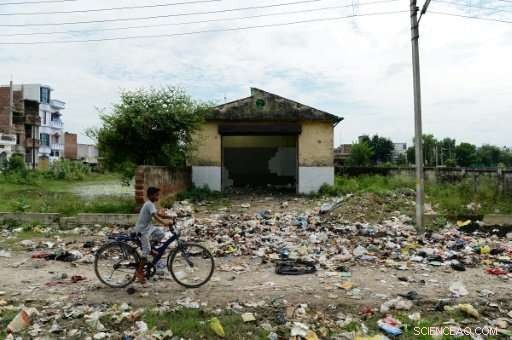 Massive Waste Crisis Plagues India s Dirtiest City