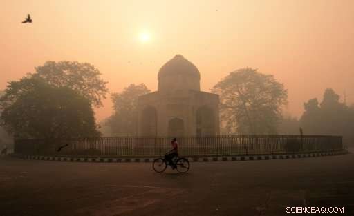 Delhi Prepares for Severe Smog as Air Quality Declines Ahead of Diwali