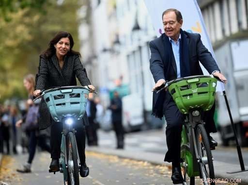 Paris Introduces Electric City Bikes to Boost Clean Air