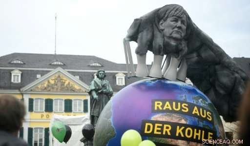 Merkel Faces Criticism Over Coal and Auto Policies Amid Climate Agenda