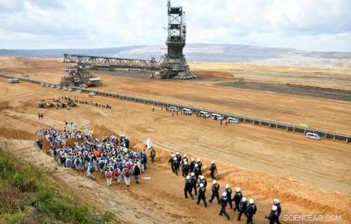 Merkel Faces Criticism Over Coal and Auto Policies Amid Climate Agenda