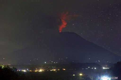 Bali Volcano Eruption Sends Ash Over Resorts, Forces Lombok Airport Closure