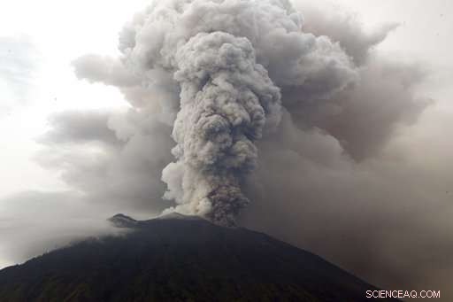 Bali Volcano Erupts, Ash Plumes Reach 2.5 Miles, Airports Shut Down – Update