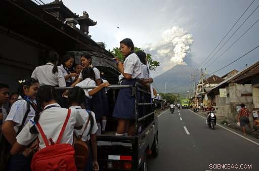 Bali Volcano Erupts, Ash Plumes Reach 2.5 Miles, Airports Shut Down – Update