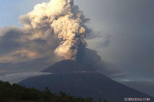 Bali Volcano Ash Rises 4.7 Miles, Airport Closed for Third Consecutive Day