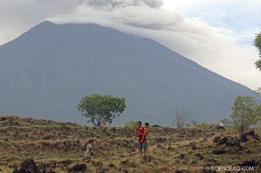 Bali Volcano Ash Rises 4.7 Miles, Airport Closed for Third Consecutive Day