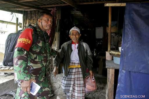 Mass Exodus Amid Mount Agung Eruption: Some Evacuate, Others Stay or Seek the Volcano
