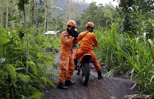 Mass Exodus Amid Mount Agung Eruption: Some Evacuate, Others Stay or Seek the Volcano