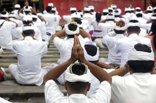 Remembering the 1963 Mount Agung Eruption: Bali’s Elderly Stay Wary of a Repeat