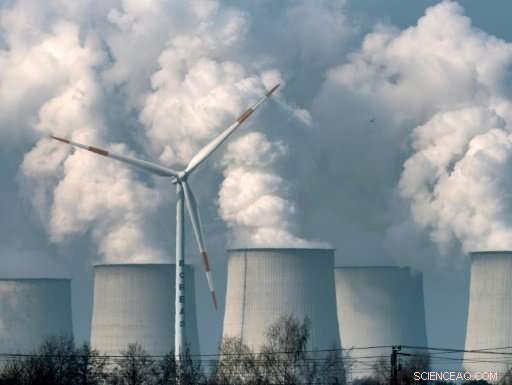 Economists Urge Halt on Fossil Fuel Investment to Protect Climate