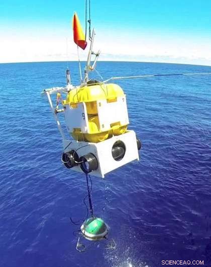 Scientists Record Earth s Resonant Hum Beneath the Ocean Floor